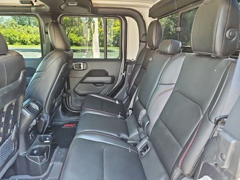 Used 2023 Jeep Gladiator Rubicon w/ LED Lighting Group AWD/4WD image 16