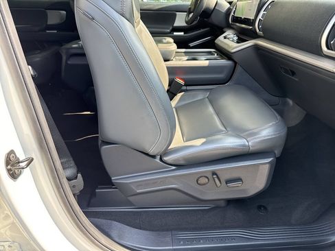 Used 2025 Ford Expedition Active AWD/4WD image 13