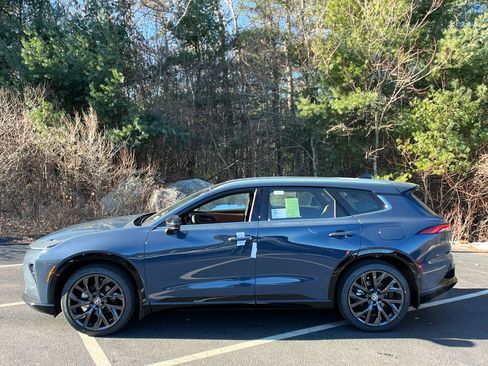 New 2026 Toyota Crown Signia Limited w/ Advanced Technology Package image 2