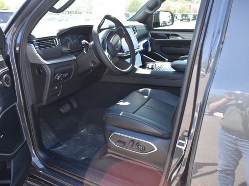 New 2026 Jeep Grand Wagoneer 4WD image 15