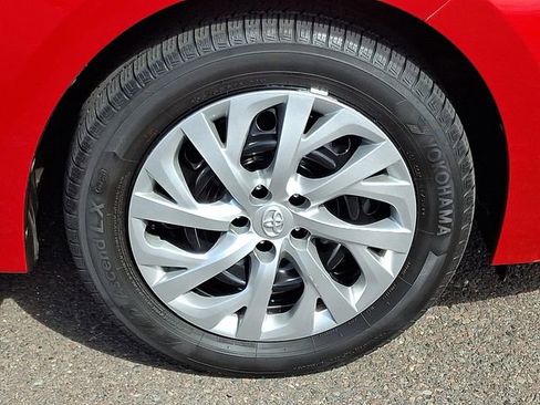 Used 2019 Toyota Corolla LE image 8