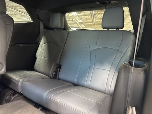 Used 2023 Buick Enclave Essence w/ Sport Touring Edition image 35