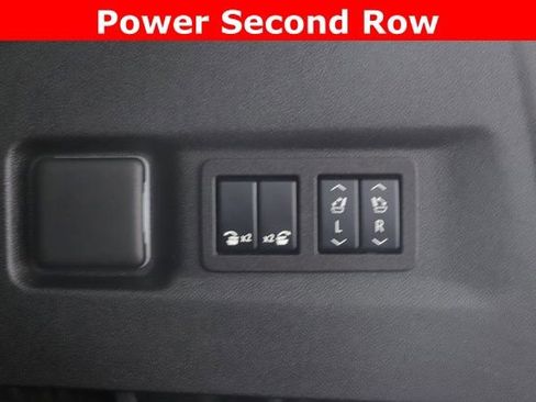 Used 2025 Chevrolet Suburban High Country image 33