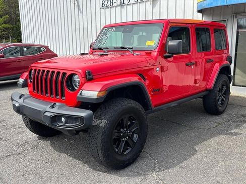 Used 2019 Jeep Wrangler Unlimited Sahara image 2
