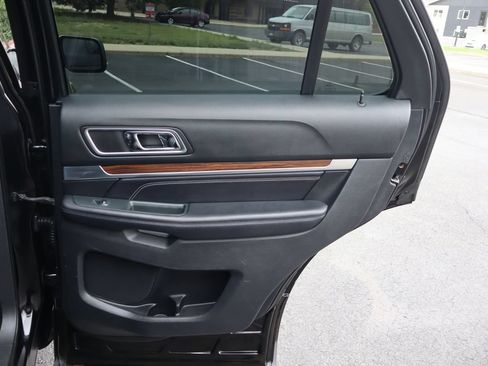 Used 2018 Ford Explorer Limited AWD/4WD image 27