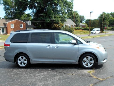 Used 2011 Toyota Sienna LE w/ Towing Pkg FWD image 5