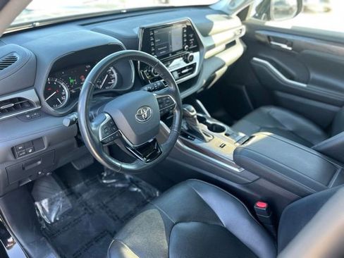Used 2021 Toyota Highlander Limited FWD image 15