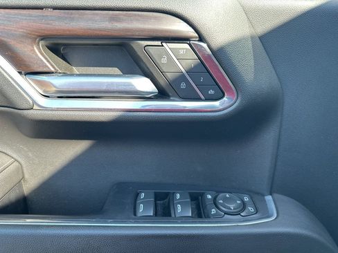 Used 2022 GMC Sierra 1500 SLT w/ SLT Convenience Package image 17