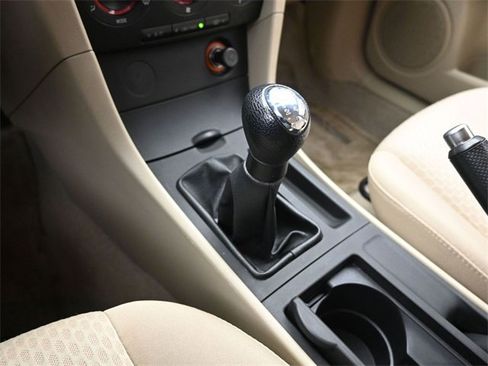 Used 2004 MAZDA MAZDA3 I image 24