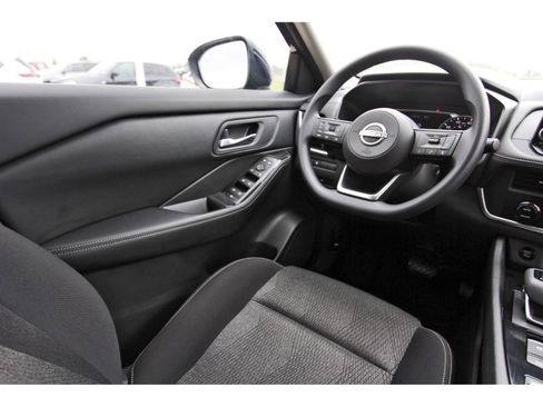 Used 2024 Nissan Rogue SV FWD image 11