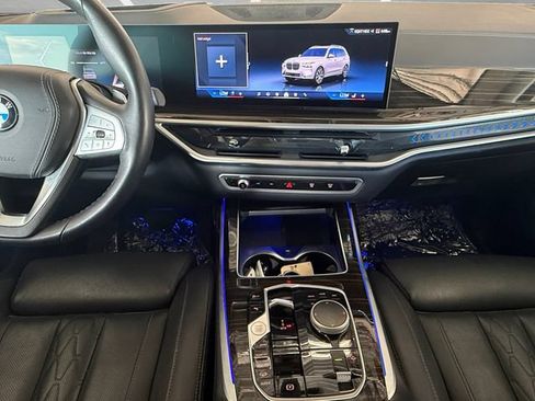 Used 2025 BMW X7 xDrive40i AWD/4WD image 3