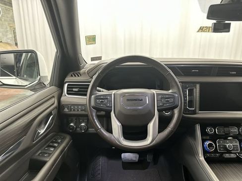 Used 2022 GMC Yukon XL Denali AWD/4WD image 13