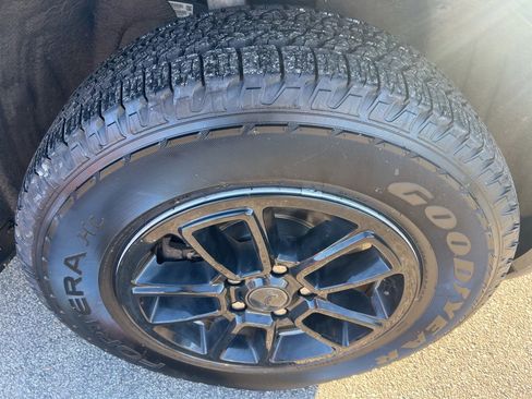 Certified 2019 Jeep Grand Cherokee Laredo image 9