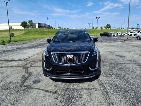 Used 2025 Cadillac XT5 Premium Luxury AWD/4WD image 2
