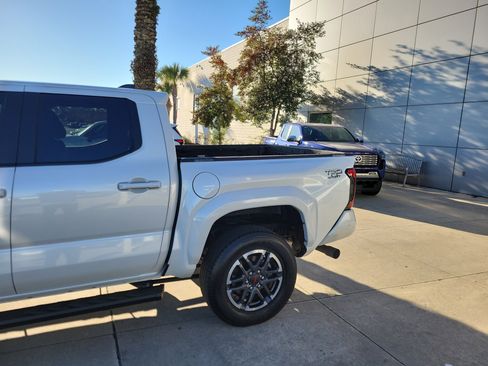 Used 2024 Toyota Tacoma TRD Off-Road image 4