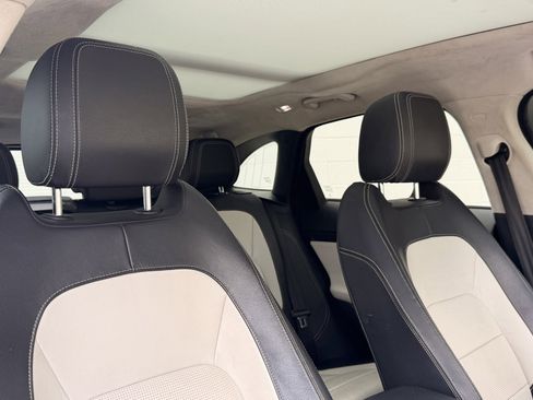 Used 2019 Jaguar F-PACE R-Sport image 29