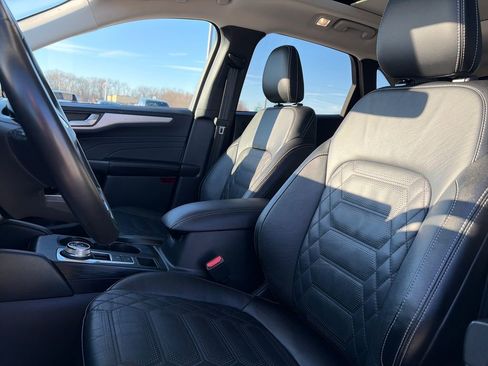 Used 2024 Ford Escape Platinum w/ Premium Technology Package image 17