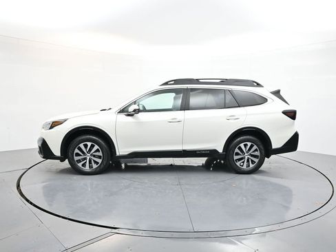 Used 2020 Subaru Outback Premium image 4