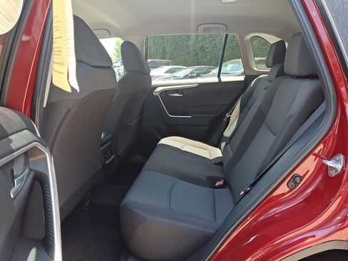 Used 2025 Toyota RAV4 XLE AWD/4WD image 10