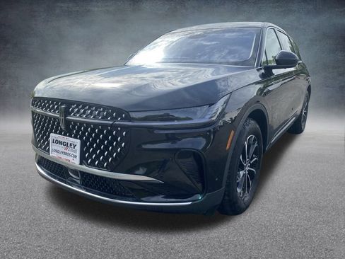 Used 2024 Lincoln Nautilus Premier image 3