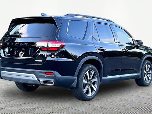 Used 2025 Honda Pilot Touring image 6