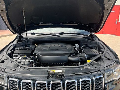 Used 2021 Jeep Grand Cherokee Laredo X AWD/4WD image 30