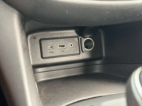 Used 2019 Chevrolet Equinox LT FWD image 32