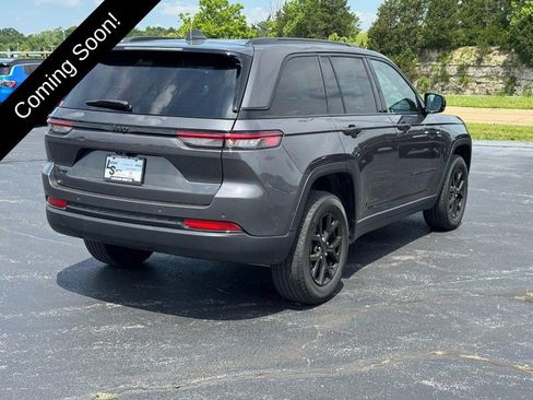 Used 2024 Jeep Grand Cherokee Altitude AWD/4WD image 3
