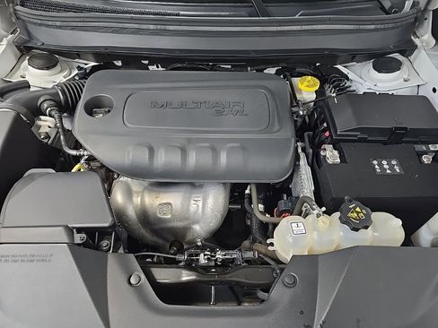 Used 2020 Jeep Cherokee Latitude Plus w/ Cold Weather Group image 12