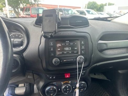 Used 2017 Jeep Renegade Latitude w/ Popular Equipment Group AWD/4WD image 12