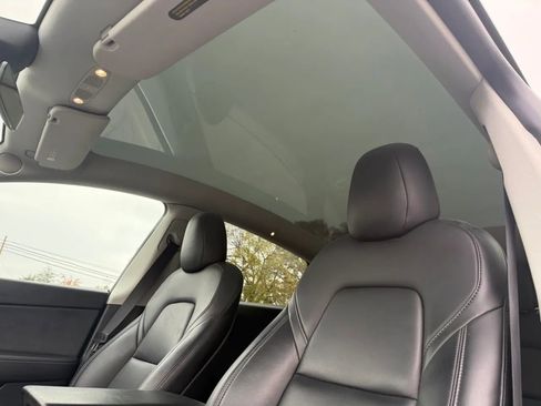 Used 2022 Tesla Model Y Long Range image 12