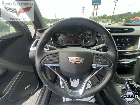 Used 2022 Cadillac XT6 Premium Luxury image 11
