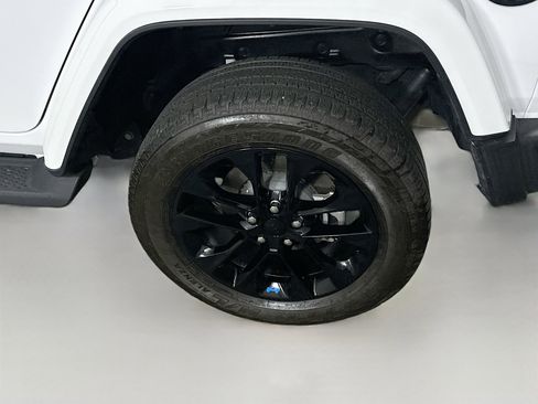 Used 2023 Jeep Wrangler Sahara w/ Cold Weather Group image 11