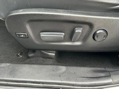 Used 2017 Toyota Highlander Limited w/ Carpet Mat Package AWD/4WD image 11