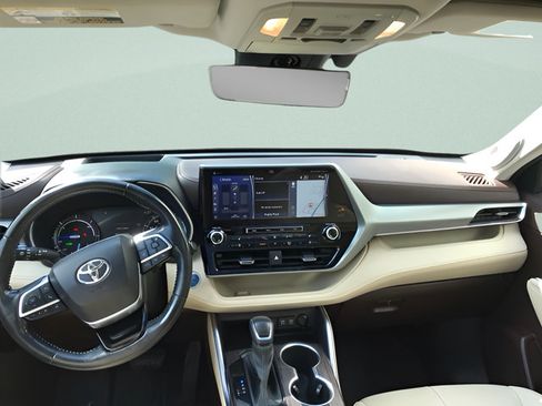 Certified 2021 Toyota Highlander Platinum AWD/4WD image 15