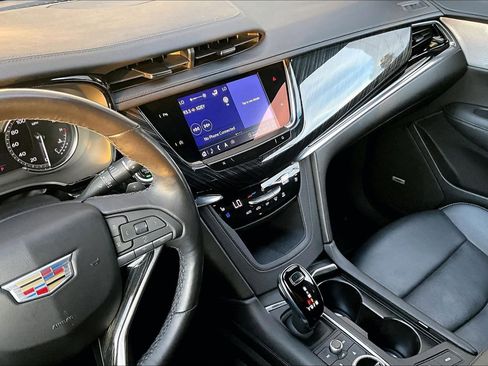 Used 2023 Cadillac XT6 Premium Luxury image 33