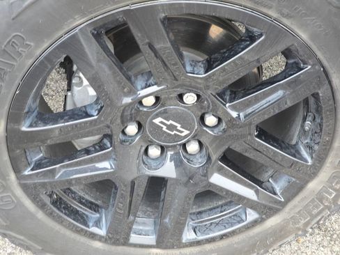 Used 2023 Chevrolet Silverado 1500 Custom Trail Boss w/ LPO, Dark Essentials Package image 13