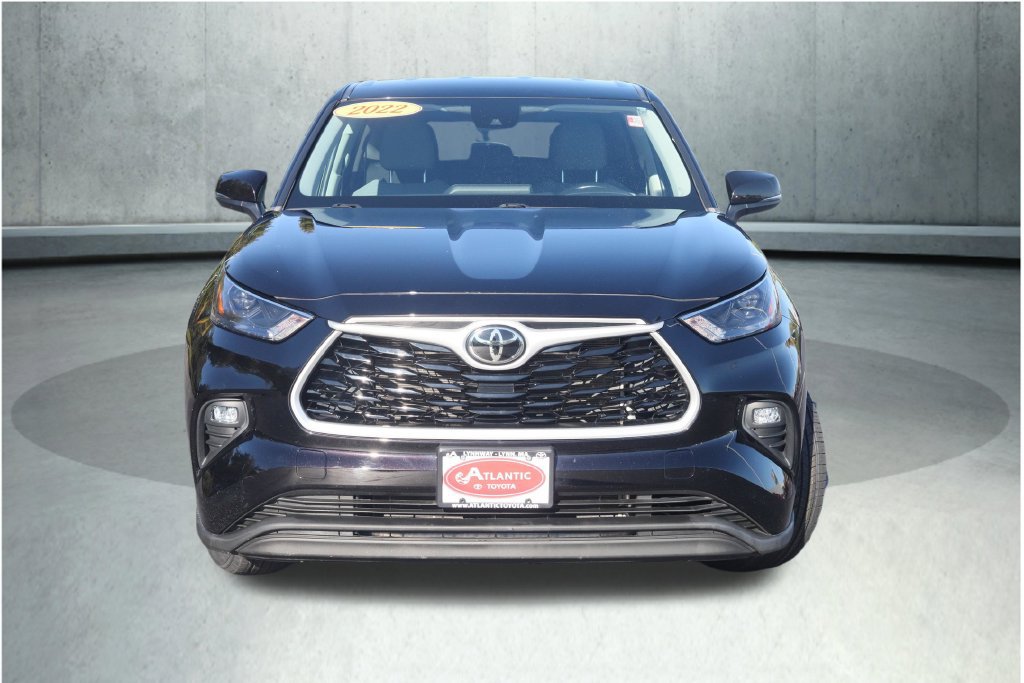 Used 2022 Toyota Highlander LE AWD/4WD image 2