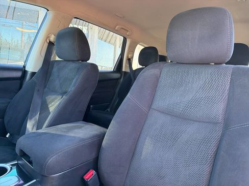 Used 2015 Nissan Pathfinder S image 29