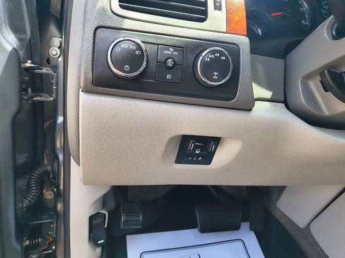 Used 2011 Chevrolet Avalanche LTZ AWD/4WD image 17