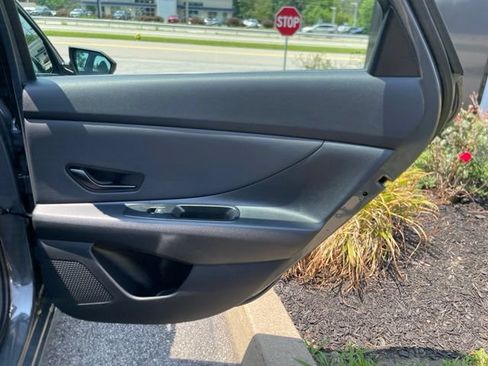 Used 2025 Hyundai Elantra Sport FWD image 25