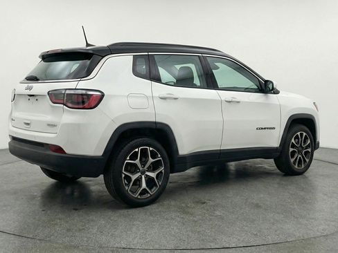 Used 2025 Jeep Compass Limited image 9