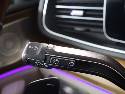 Used 2022 Mercedes-Benz GLE 450 4MATIC w/ Premium Package image 47