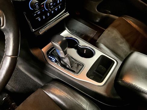 Used 2020 Jeep Grand Cherokee Altitude image 17