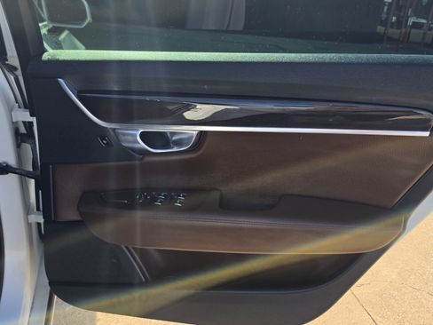 Used 2018 Volvo S90 T5 Momentum FWD image 29