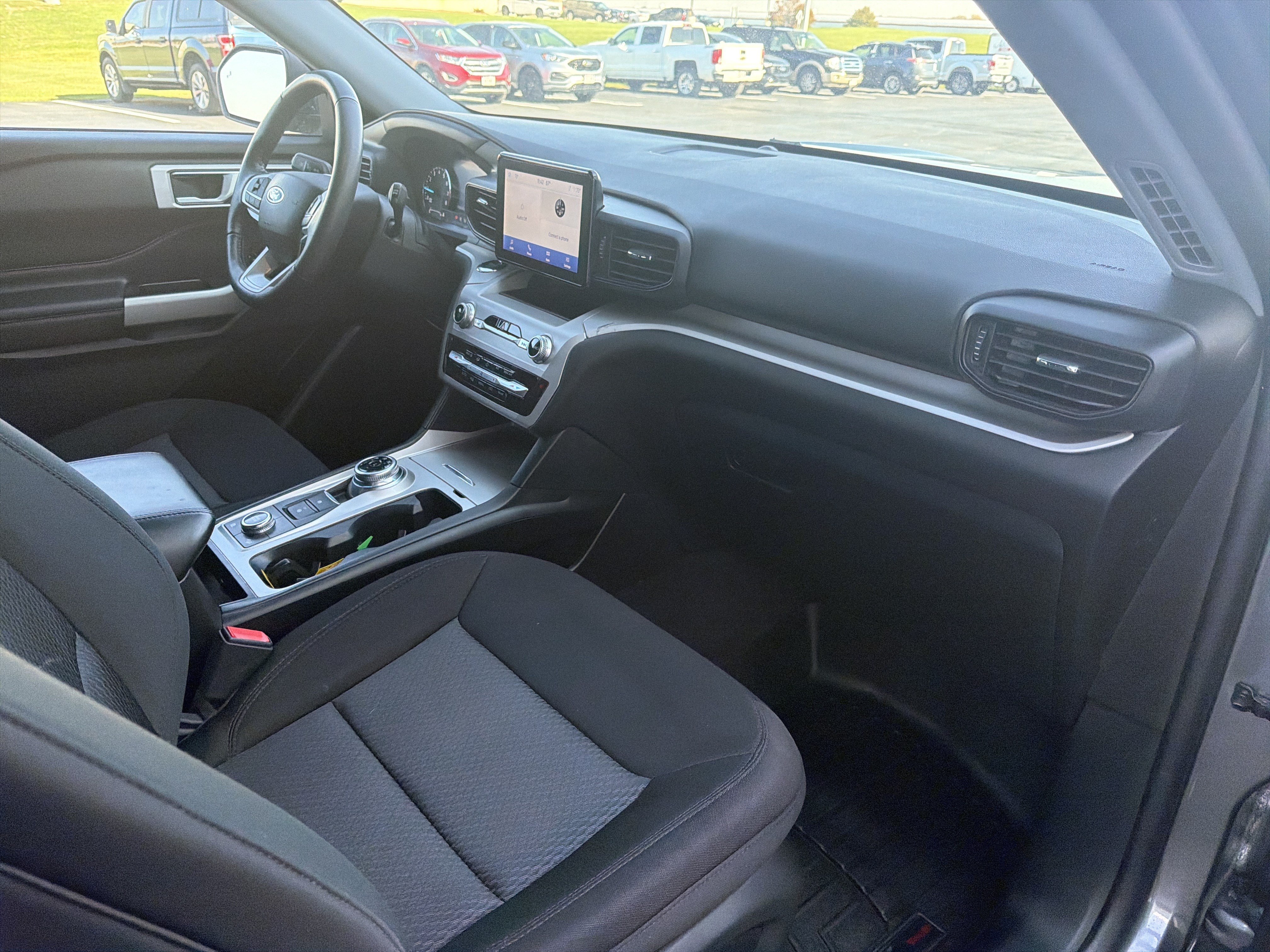 Used 2023 Ford Explorer XLT w/ Class IV Trailer Tow Package AWD/4WD image 46