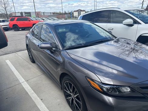 Used 2022 Toyota Camry SE w/ Convenience Package image 8