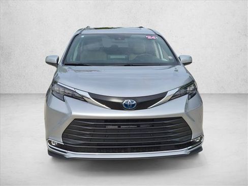 Certified 2024 Toyota Sienna XLE FWD image 2