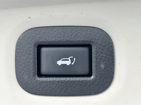 Used 2018 Nissan Rogue SV FWD image 12