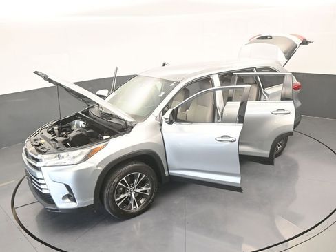 Used 2019 Toyota Highlander LE image 61